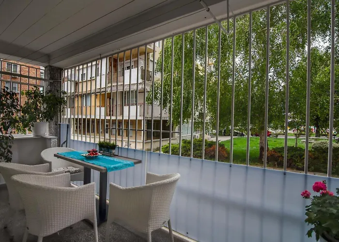 Apartment Bellissima 2 Minutes Away From The